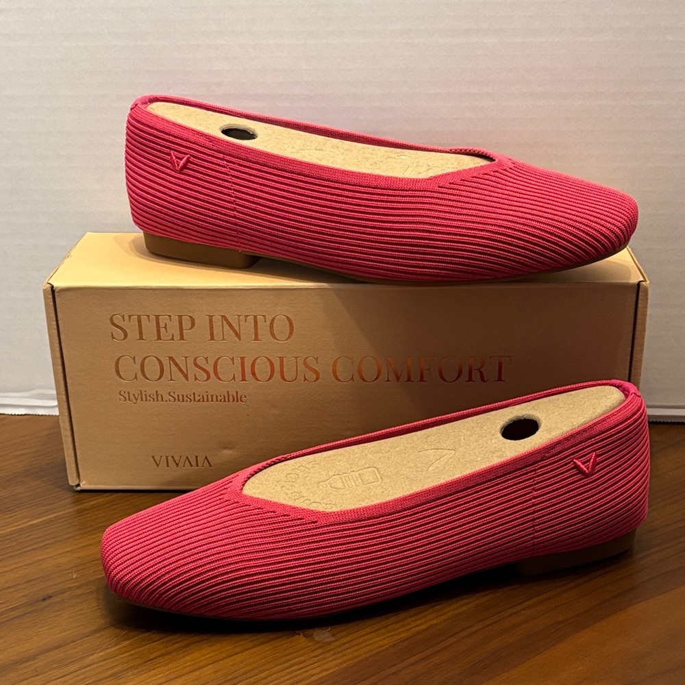 VIVAIA Women's Margot Square-Toe V Cut Flats